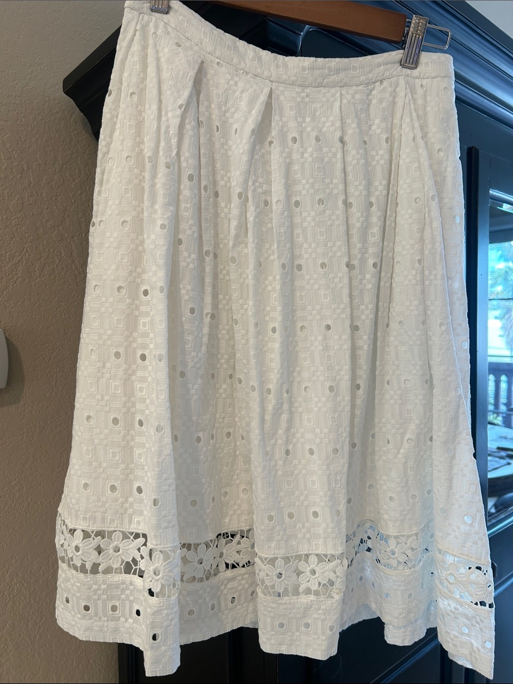 Karl Lagerfeld size 4 White Eyelet Skirt with Floral Trim